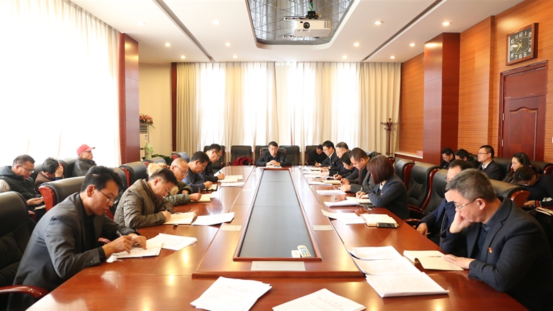 学校召开思想政治工作专题会议1.jpg