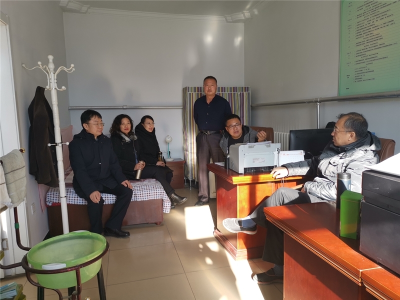 学校党外知识分子联谊会代表赴康保县慰问驻村工作组3.jpg
