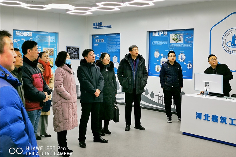 02李校长陪同社科联领导参观_副本.jpg