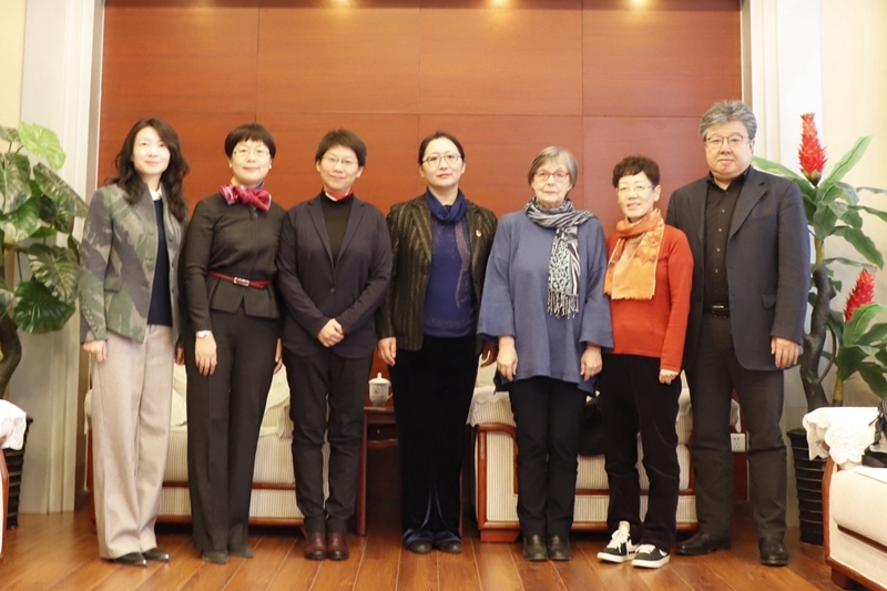 奥地利学者琳达•马•基尔西一行到我校交流访问 姚冰副校长与其举行座谈.jpg