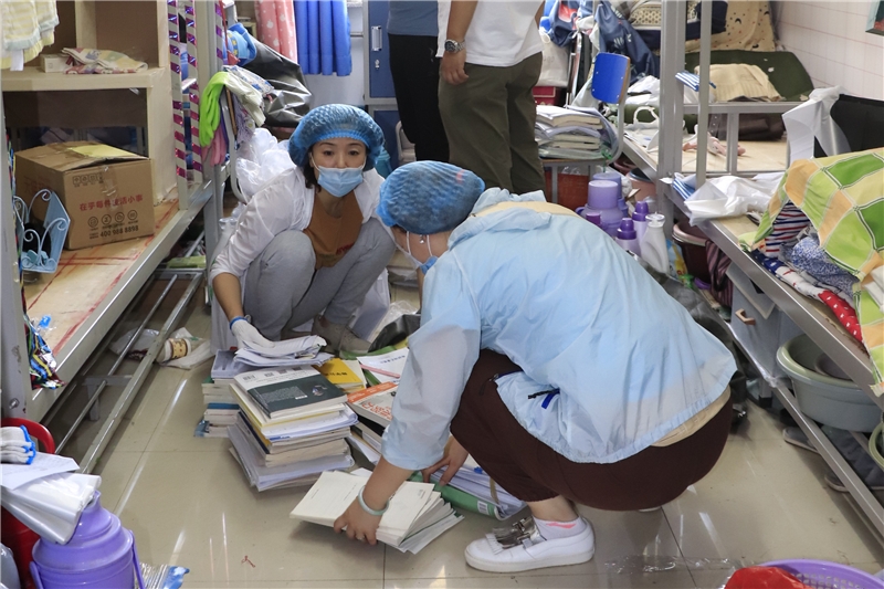 李校长.jpg